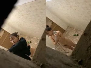Quay lén bồ vú đẹp tắm, khe lỗ lồn chảy nước ròng ròng