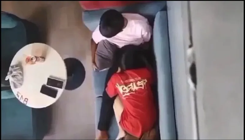Quay lén nhân tình mút mút cho em gái nơi công cộng